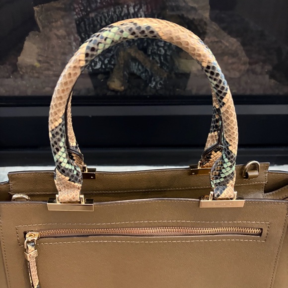 Henri Bendel RARE Large Gotham Snake Tote in Olive Brown - Picture 6 of 10